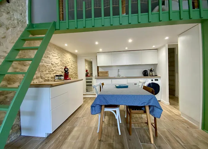 בית נופש Urban Escape - Modern And Spacious!